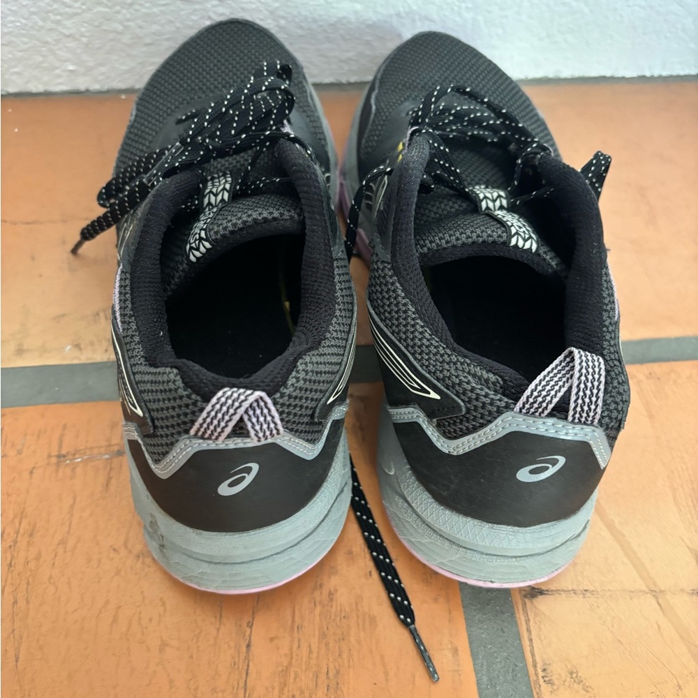 ASICS gels women’s 8.5 black and purple accent sneakers - Picture 4 of 5